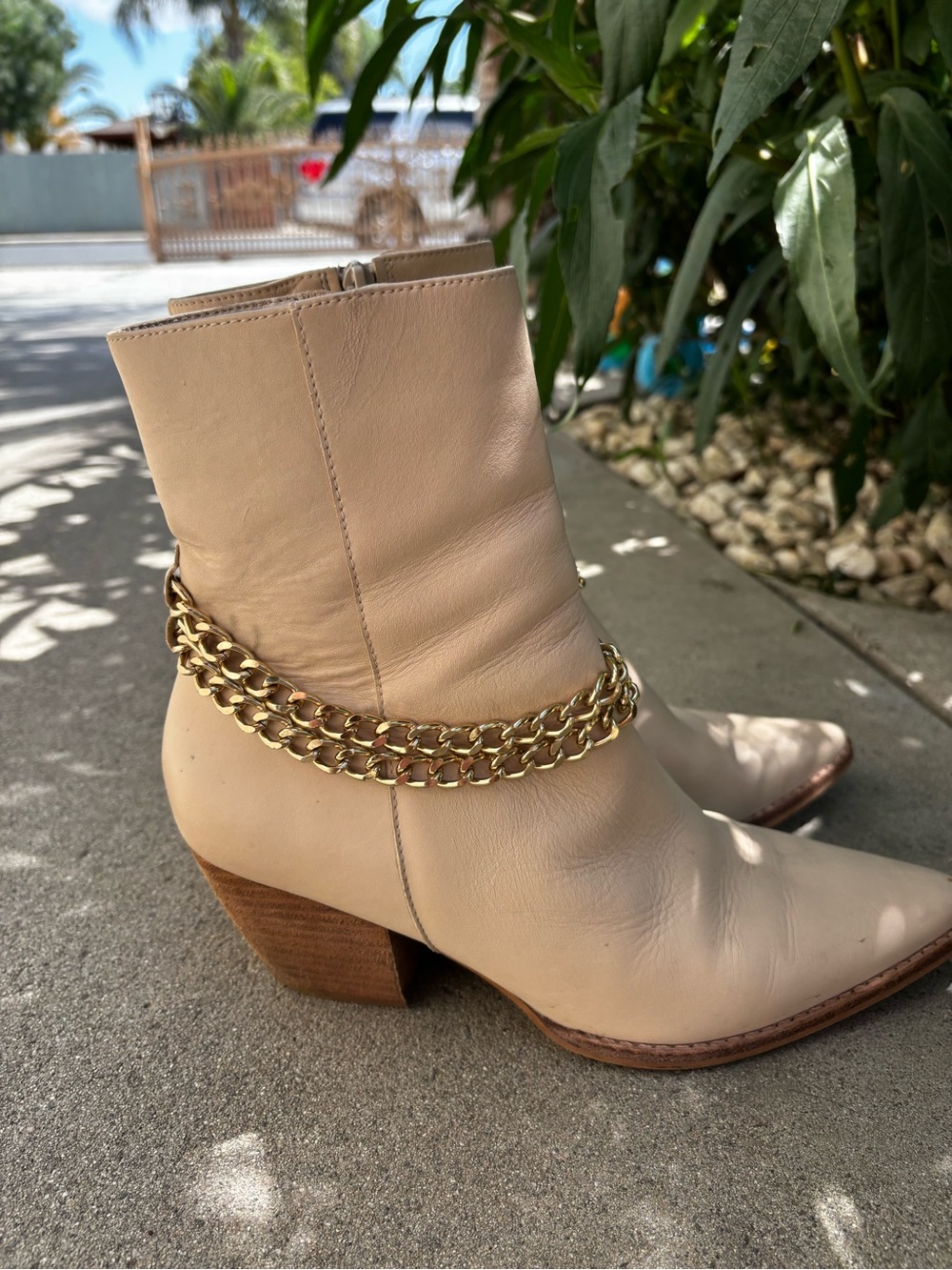 Matisse Caty Boot Women's Beige Leather Ankle Boots with Gold Chain